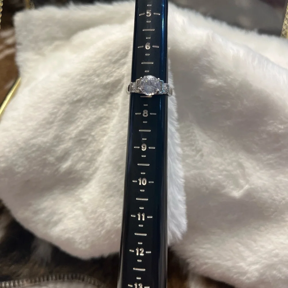 Elegant Silver tone Ring with Clear Stone - Picture 2 of 2